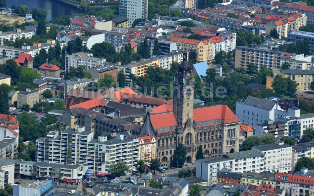 Luftbild Berlin - Rathaus - Bezirksamt Charlottenburg-Wilmersdorf an der Otto-Suhr-Allee in Berlin Charlottenburg