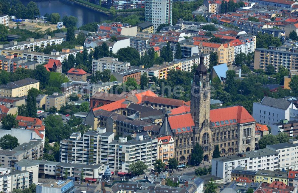 Luftaufnahme Berlin - Rathaus - Bezirksamt Charlottenburg-Wilmersdorf an der Otto-Suhr-Allee in Berlin Charlottenburg