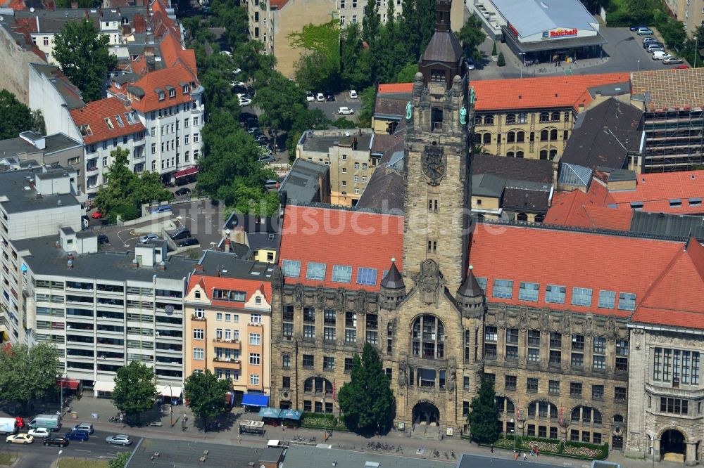 Berlin von oben - Rathaus - Bezirksamt Charlottenburg-Wilmersdorf an der Otto-Suhr-Allee in Berlin Charlottenburg