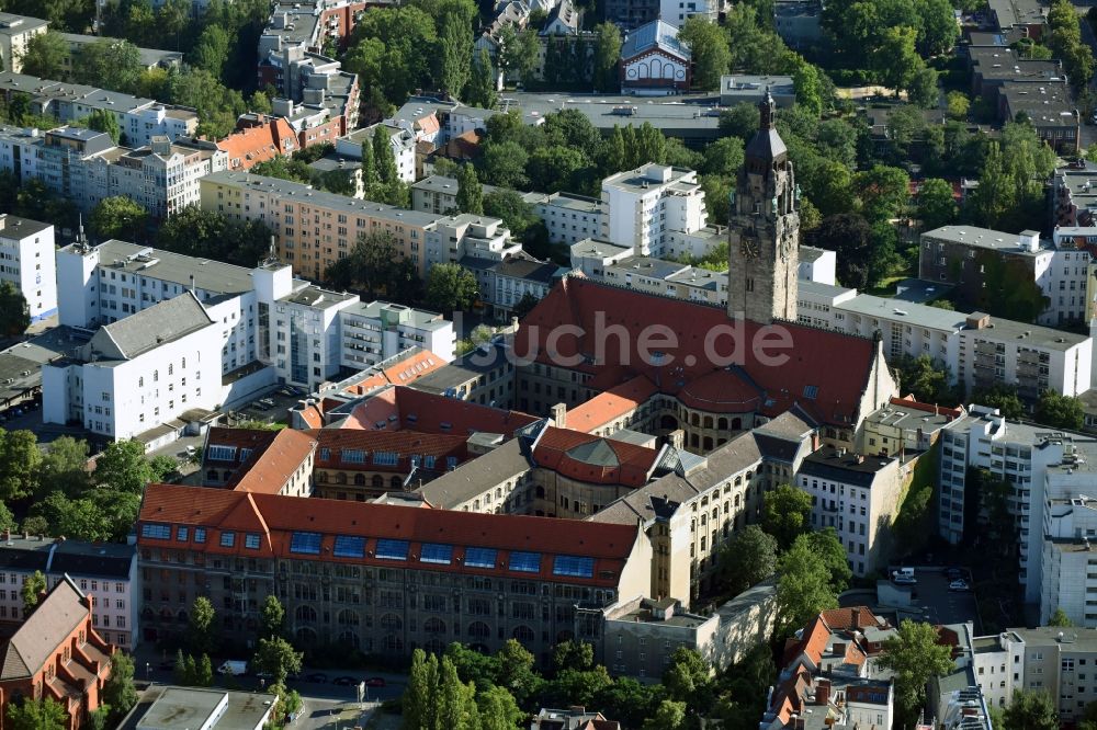 Berlin von oben - Rathaus - Bezirksamt Charlottenburg-Wilmersdorf an der Otto-Suhr-Allee in Berlin Charlottenburg