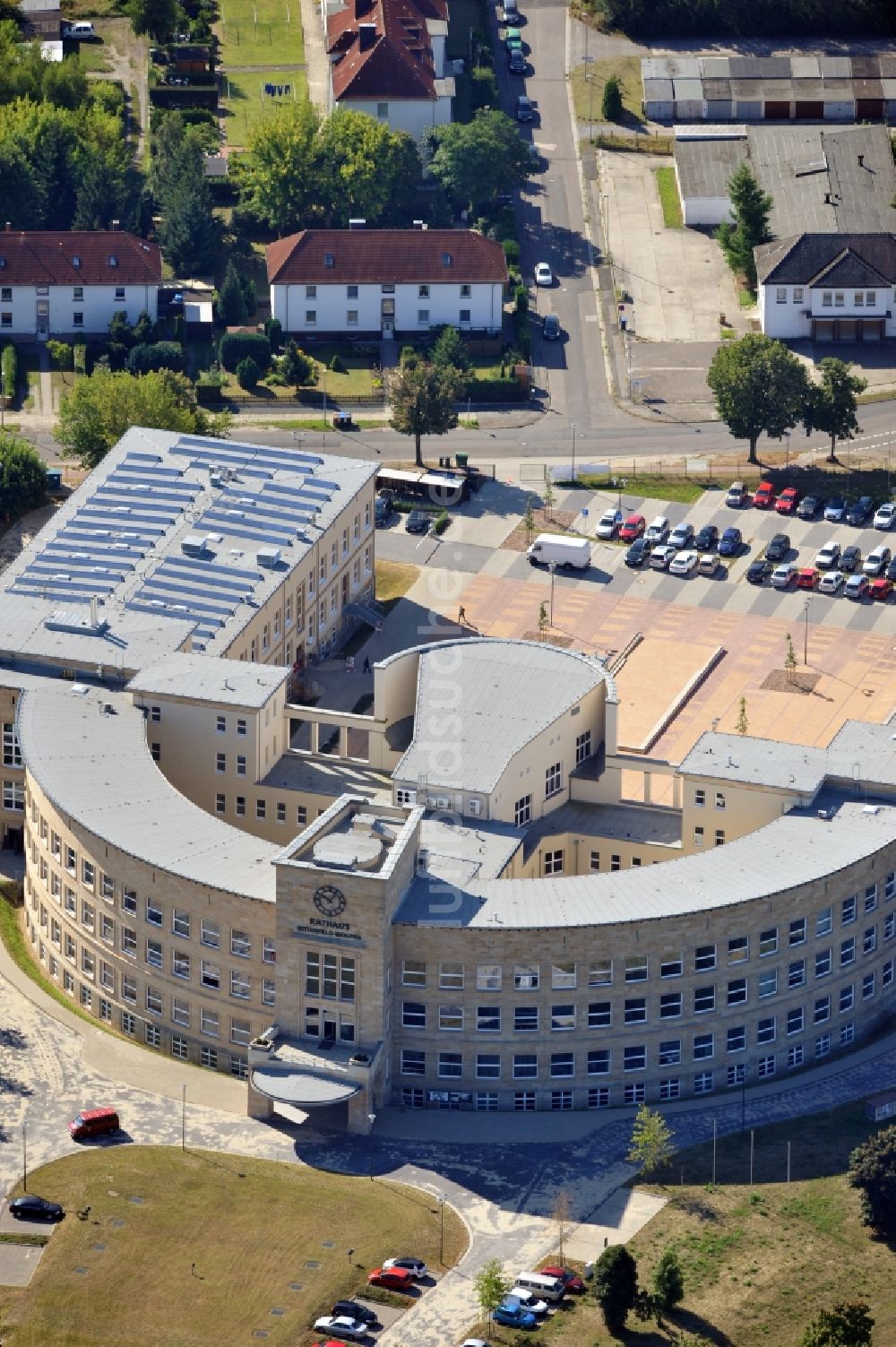 Bitterfeld-Wolfen aus der Vogelperspektive: Rathaus Bitterfeld-Wolfen im Bundesland Sachsen-Anhalt