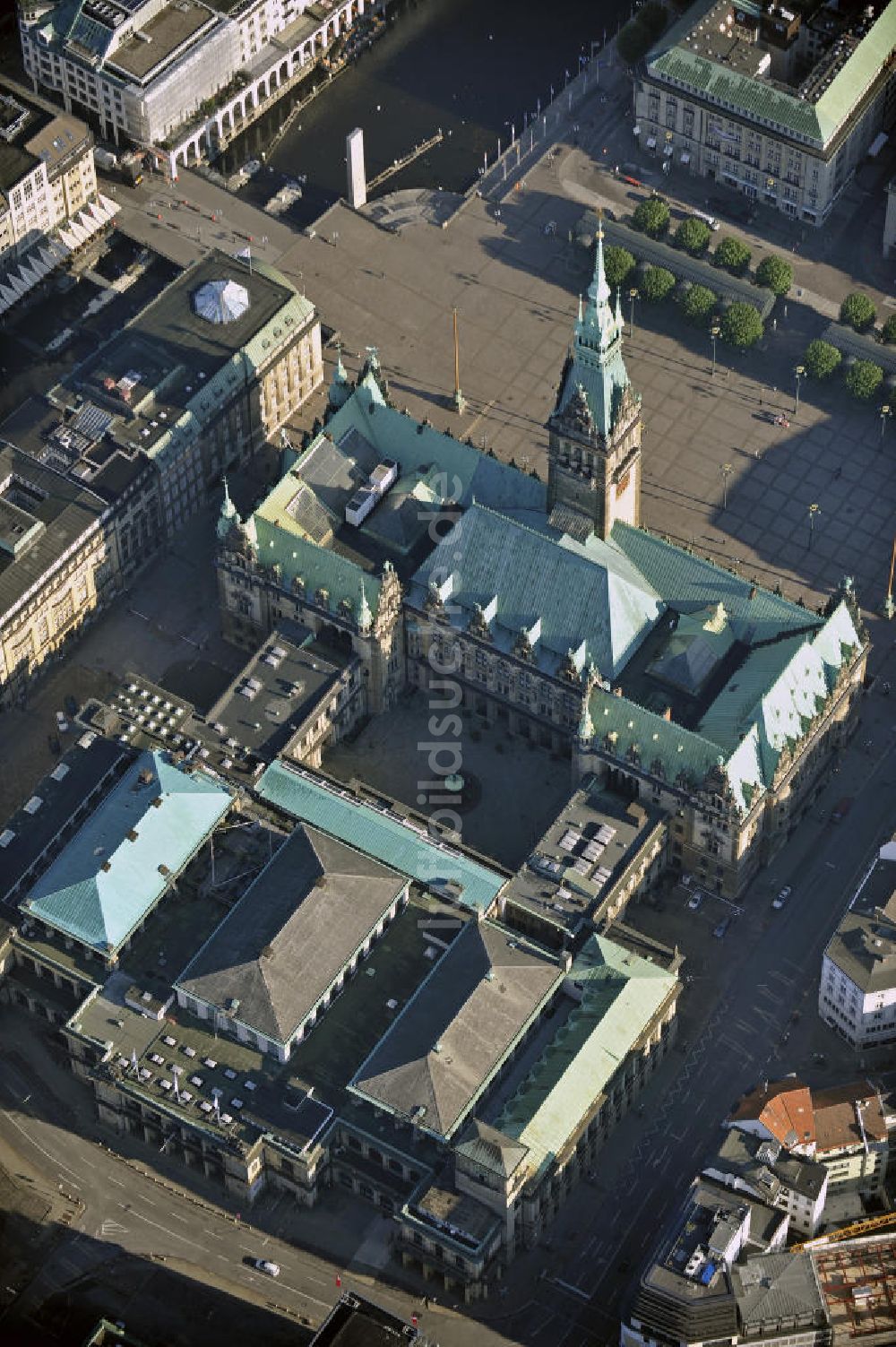 Hamburg von oben - Rathaus und Börse Hamburg