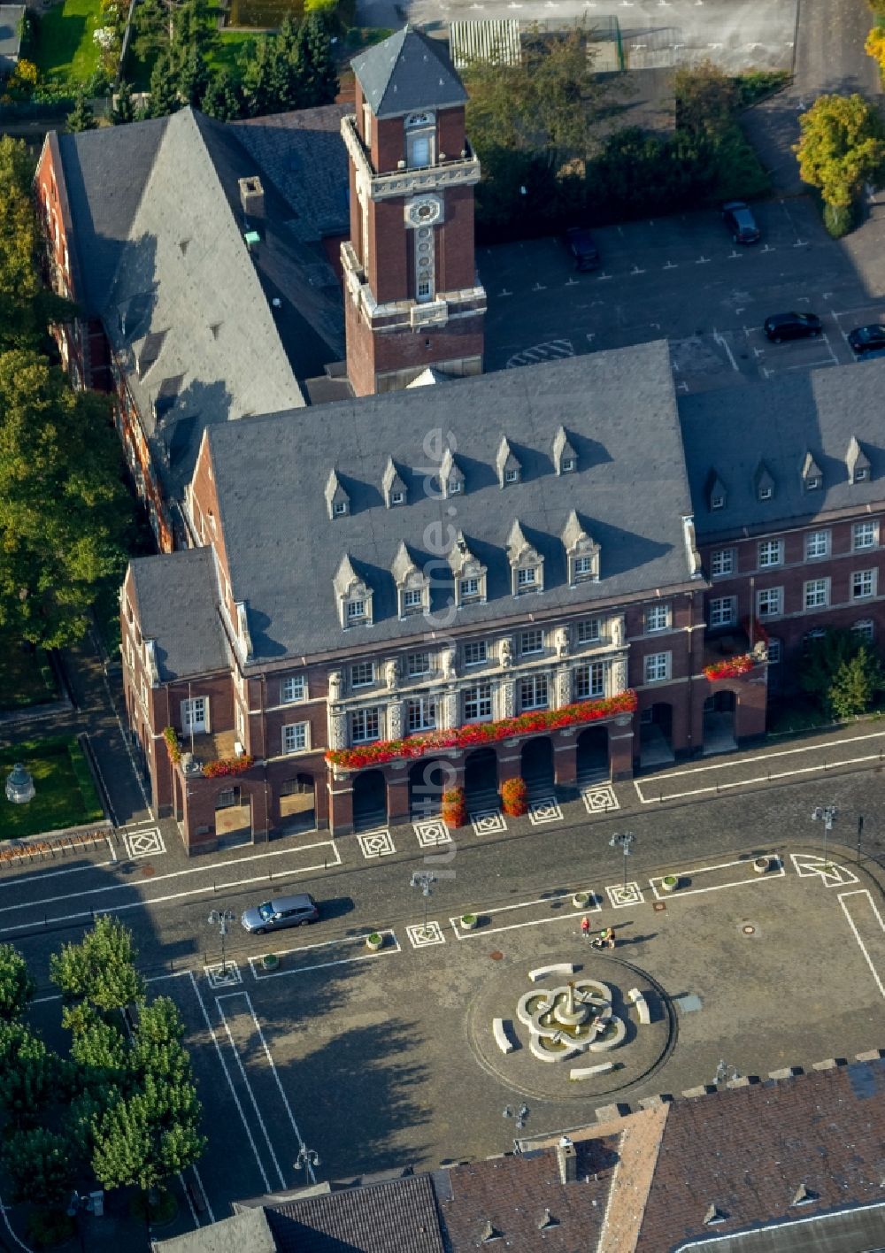 Luftbild Bottrop - Rathaus am Ernst-Wilczok-Platz in Bottrop im Bundesland Nordrhein-Westfalen