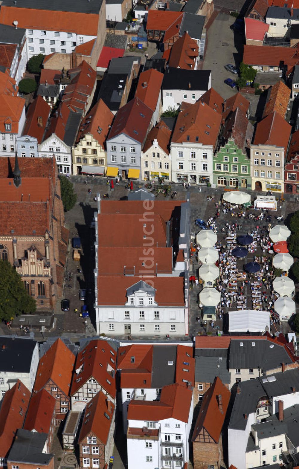 Güstrow von oben - Rathaus von Güstrow in Mecklenburg-Vorpommern