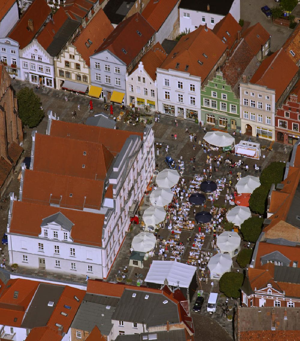 Güstrow aus der Vogelperspektive: Rathaus von Güstrow in Mecklenburg-Vorpommern