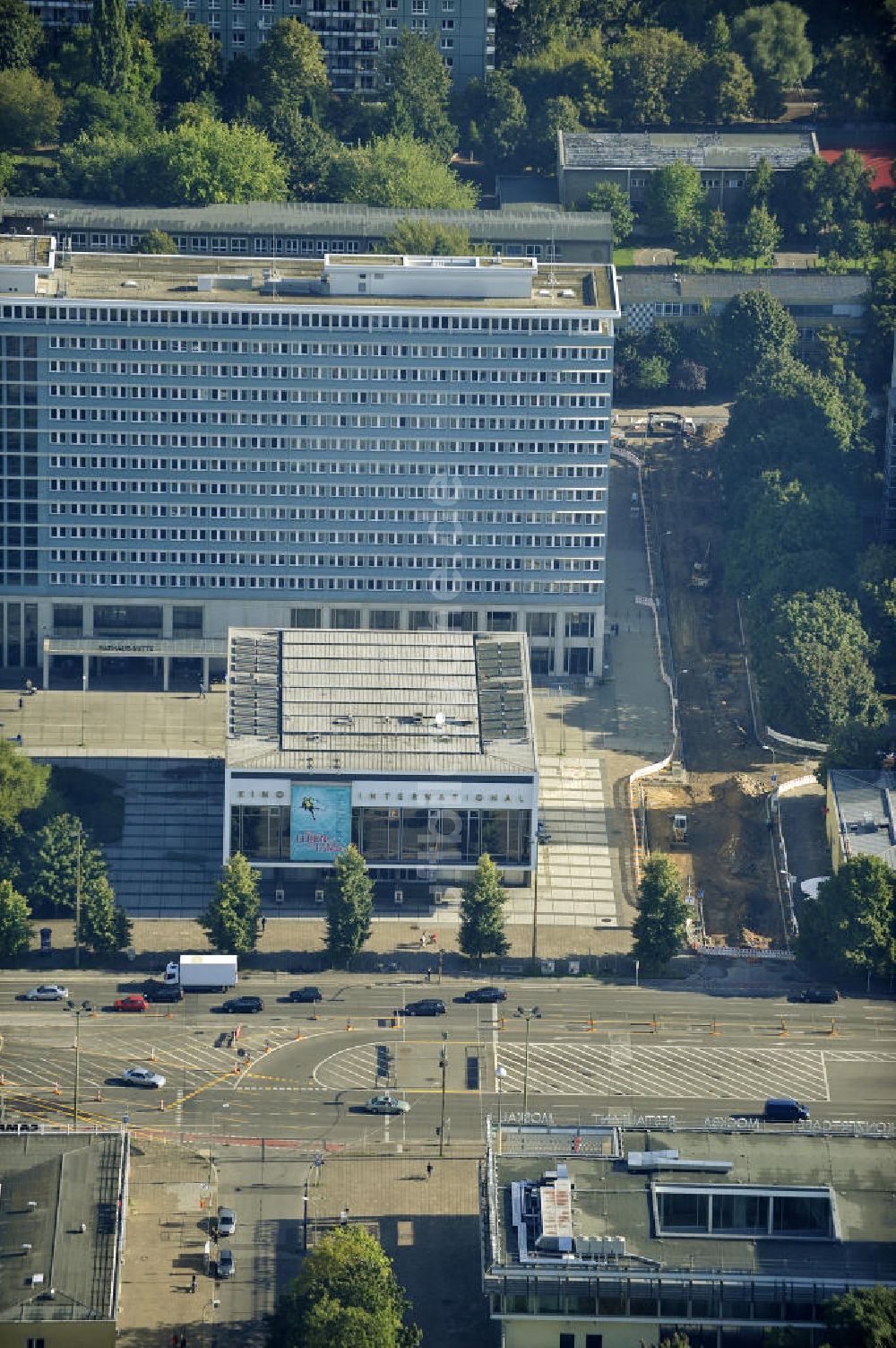 Luftaufnahme Berlin - Rathaus und Kino in Berlin- Mitte