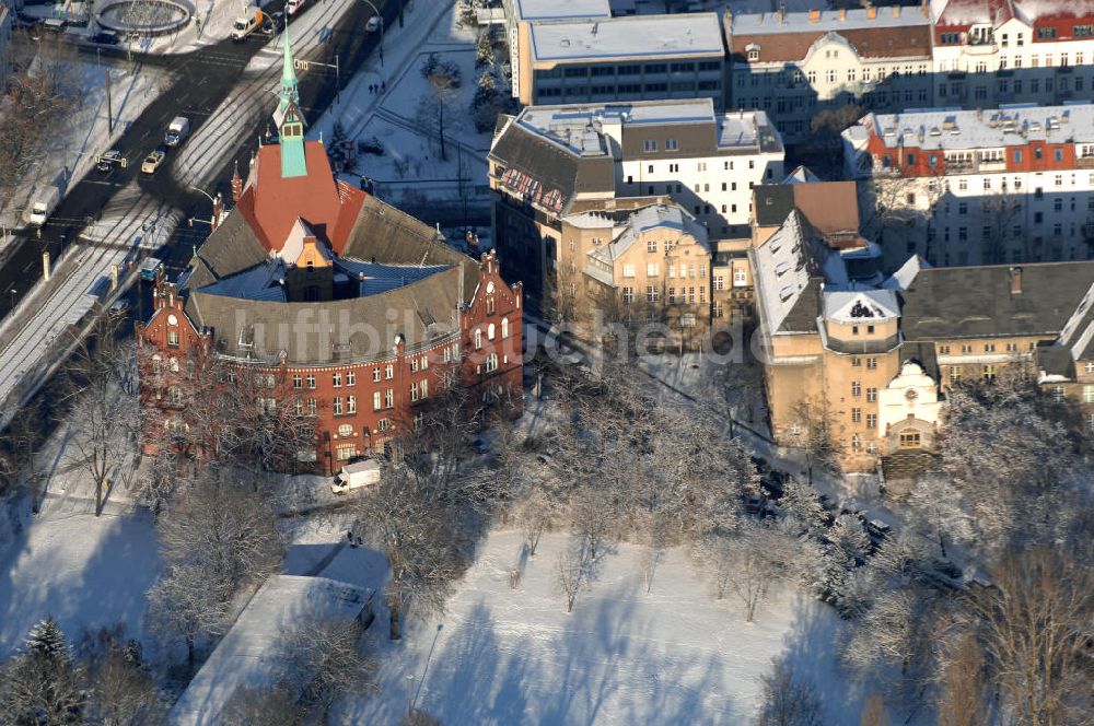 Luftaufnahme Berlin - Rathaus Lichtenberg an der Möllendorffstraße in Berlin