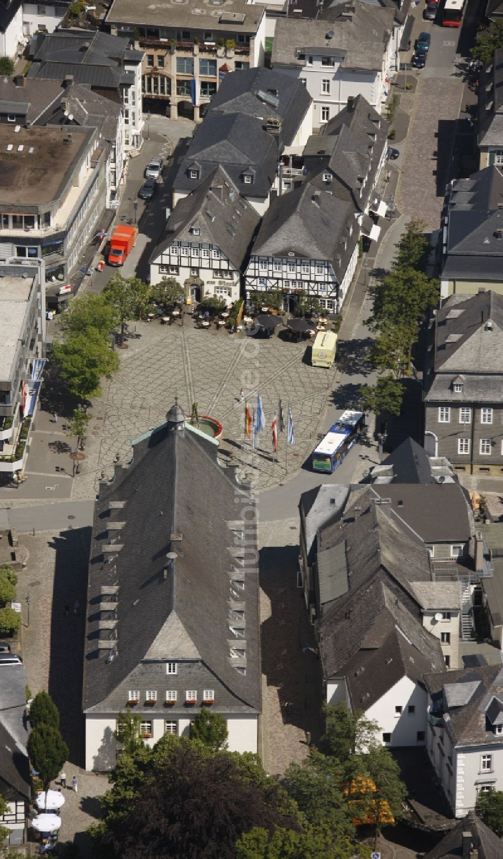 Brilon aus der Vogelperspektive: Rathaus am Marktplatz Brilon im Sauerland im Bundesland Nordrhein-Westfalen