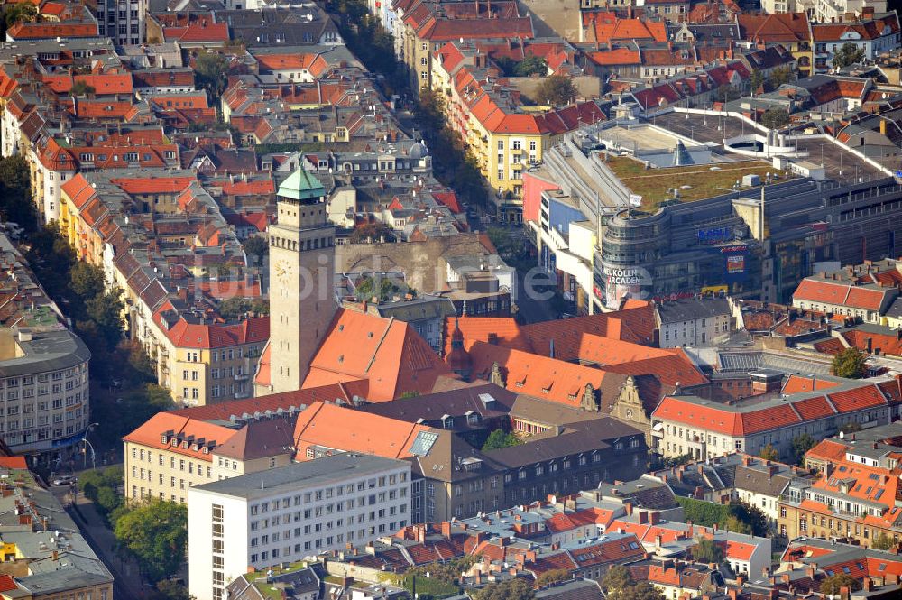 Berlin Neukölln von oben - Rathaus und Neukölln Arcaden in Berlin