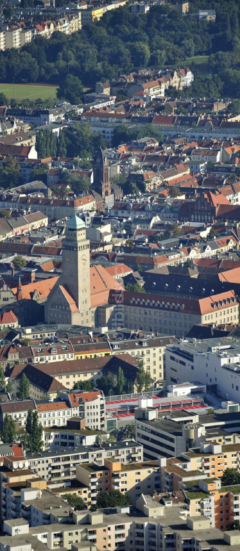 Berlin von oben - Rathaus Neukölln in Berlin