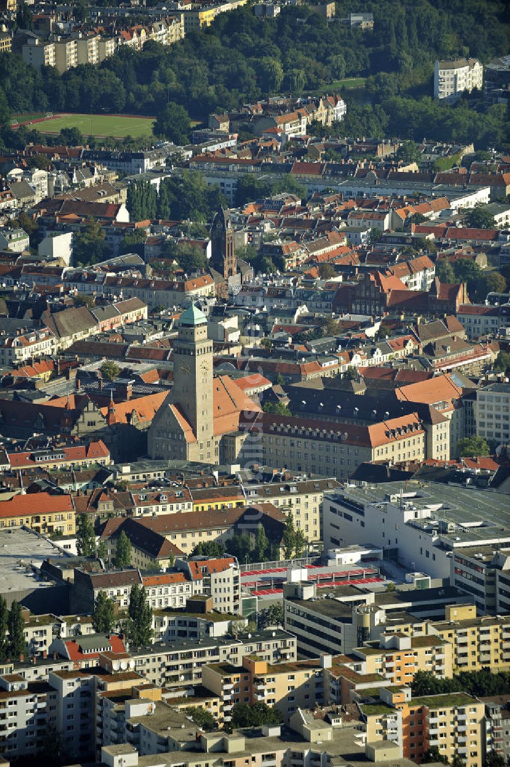 Berlin aus der Vogelperspektive: Rathaus Neukölln in Berlin