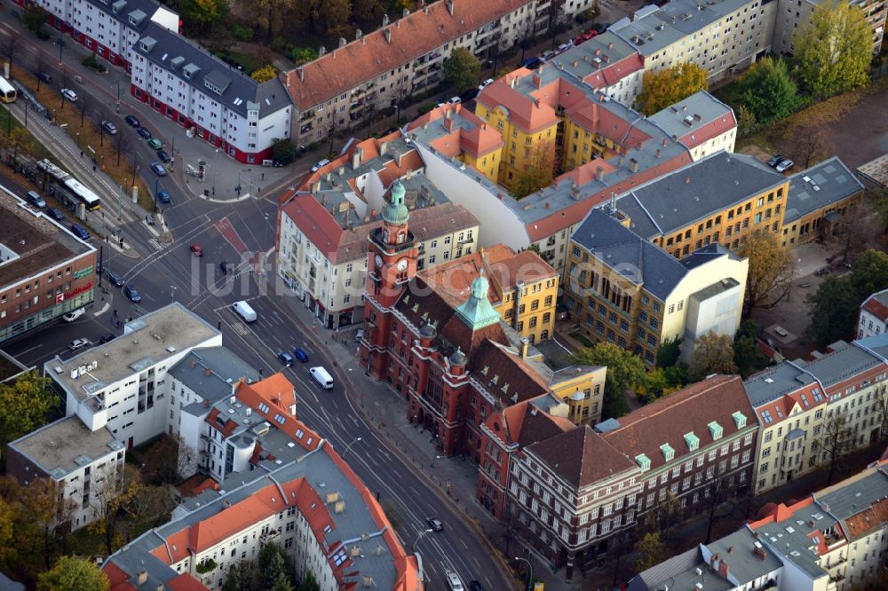 Luftaufnahme Berlin - Rathaus Pankow in der Breiten Straße in Berlin - Pankow