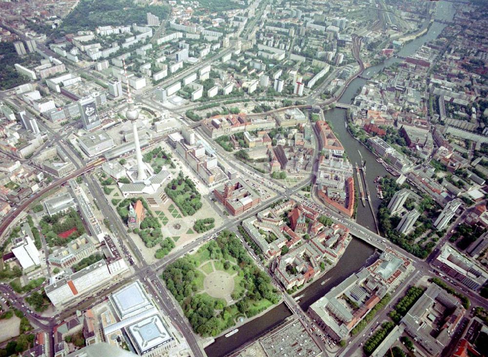 Luftaufnahme Berlin - Rathaus-Passagen der WBM in Berlin-Mitte