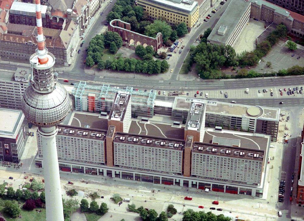 Berlin von oben - Rathaus-Passagen der WBM in Berlin-Mitte