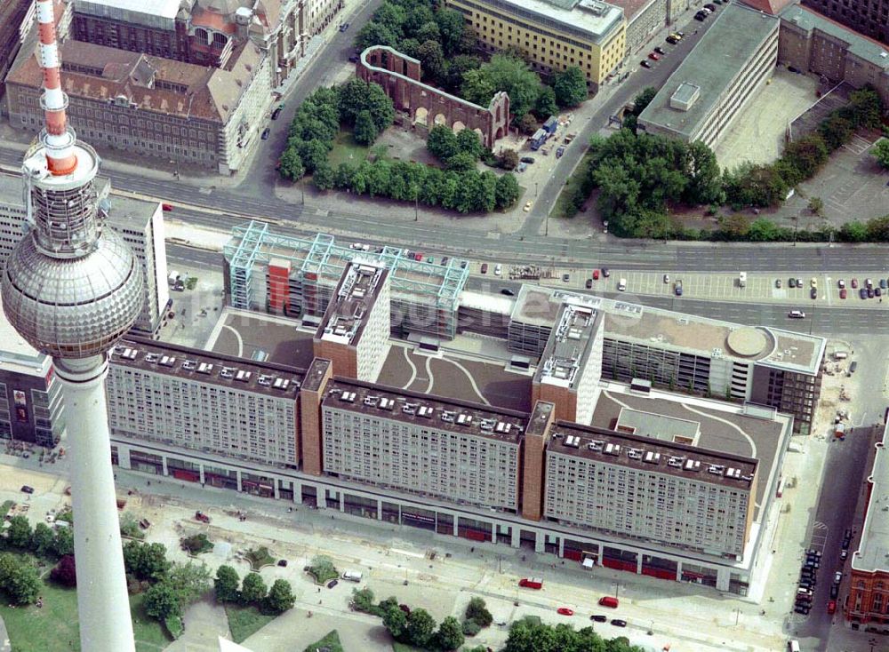 Berlin aus der Vogelperspektive: Rathaus-Passagen der WBM in Berlin-Mitte