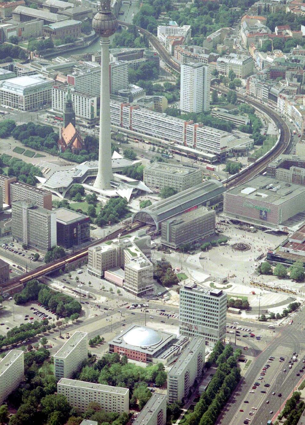 Berlin aus der Vogelperspektive: Rathaus-Passagen der WBM in Berlin-Mitte