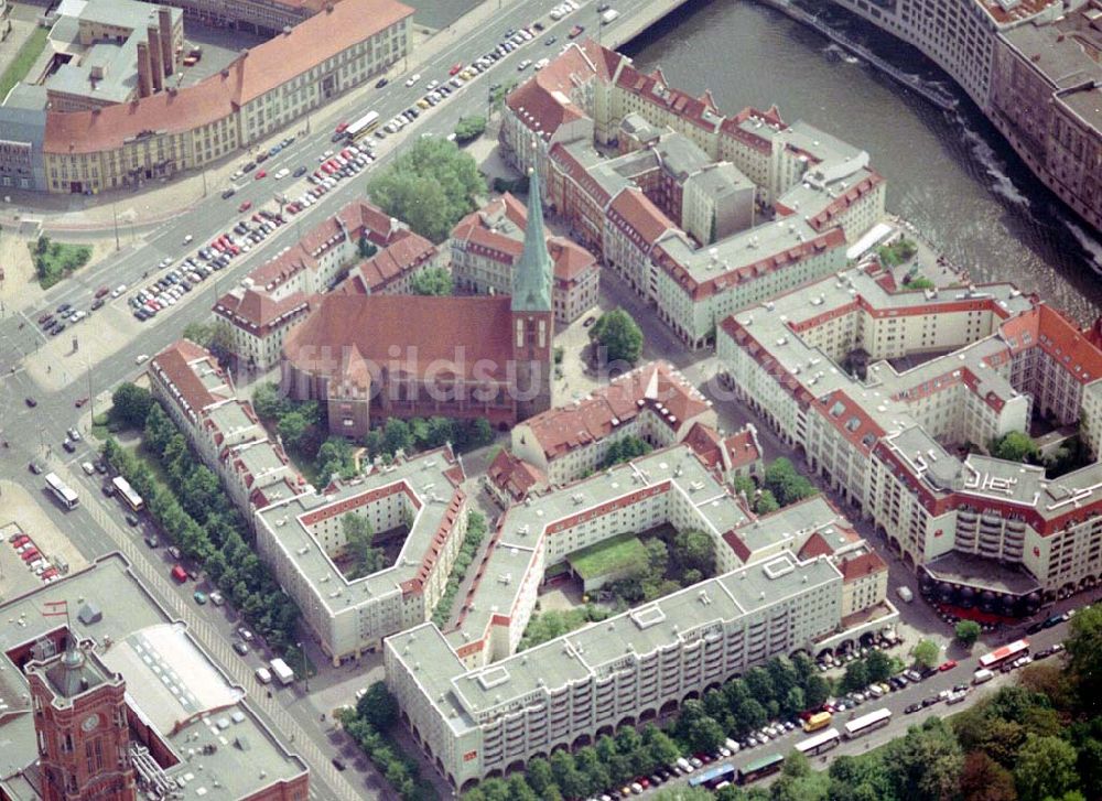 Berlin aus der Vogelperspektive: Rathaus-Passagen der WBM in Berlin-Mitte