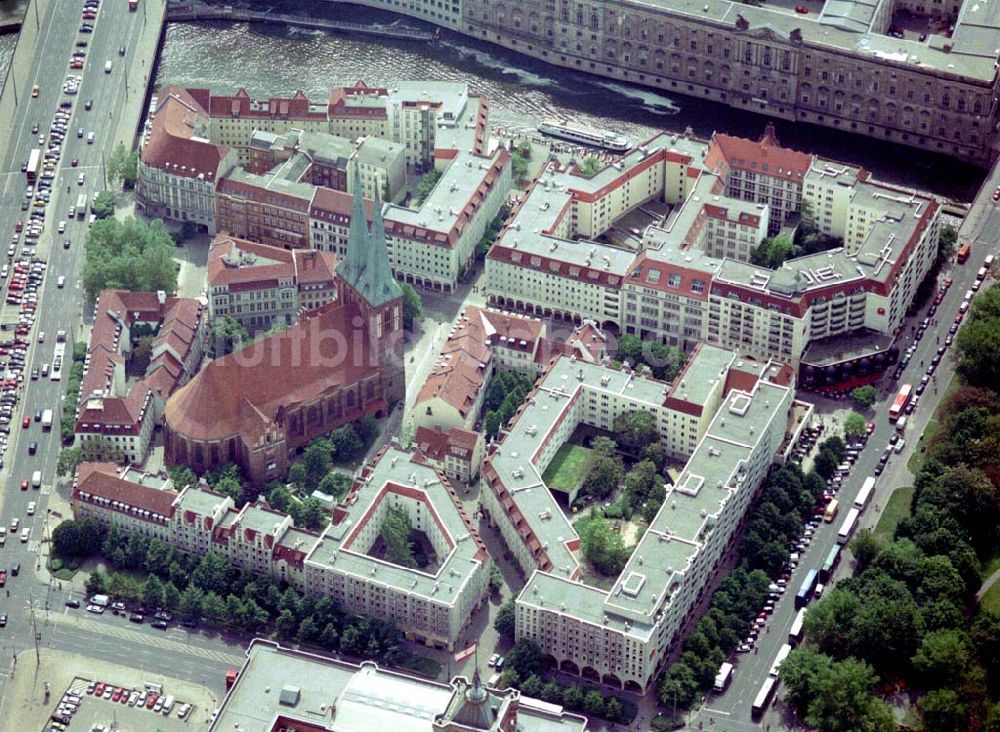 Berlin von oben - Rathaus-Passagen der WBM in Berlin-Mitte