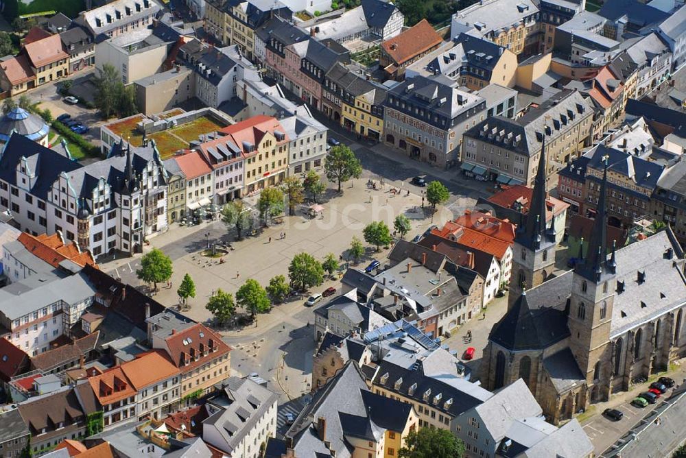 Luftbild Saalfeld - Rathaus Saalfeld und die Stadtpfarrkirche St. Johannis