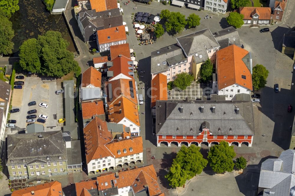 Soest aus der Vogelperspektive: Rathaus Soest am Marktplatz in Soest im Bundesland Nordrhein-Westfalen