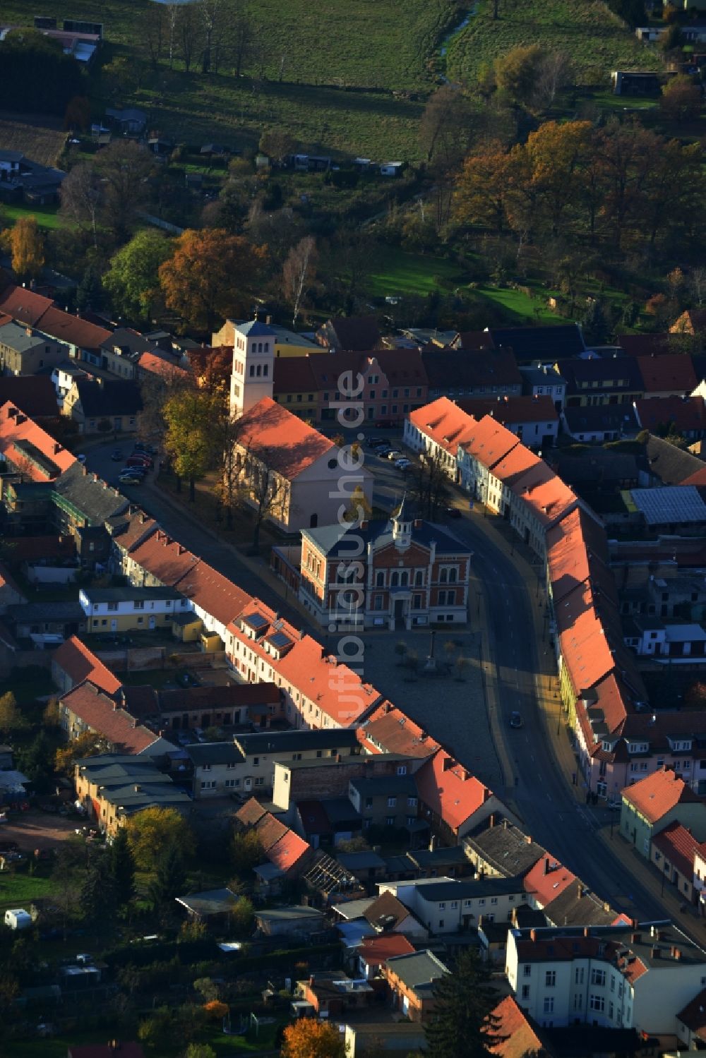 Luftaufnahme Liebenwalde - Rathaus und Stadtkirche in Liebenwalde im Bundesland Brandenburg