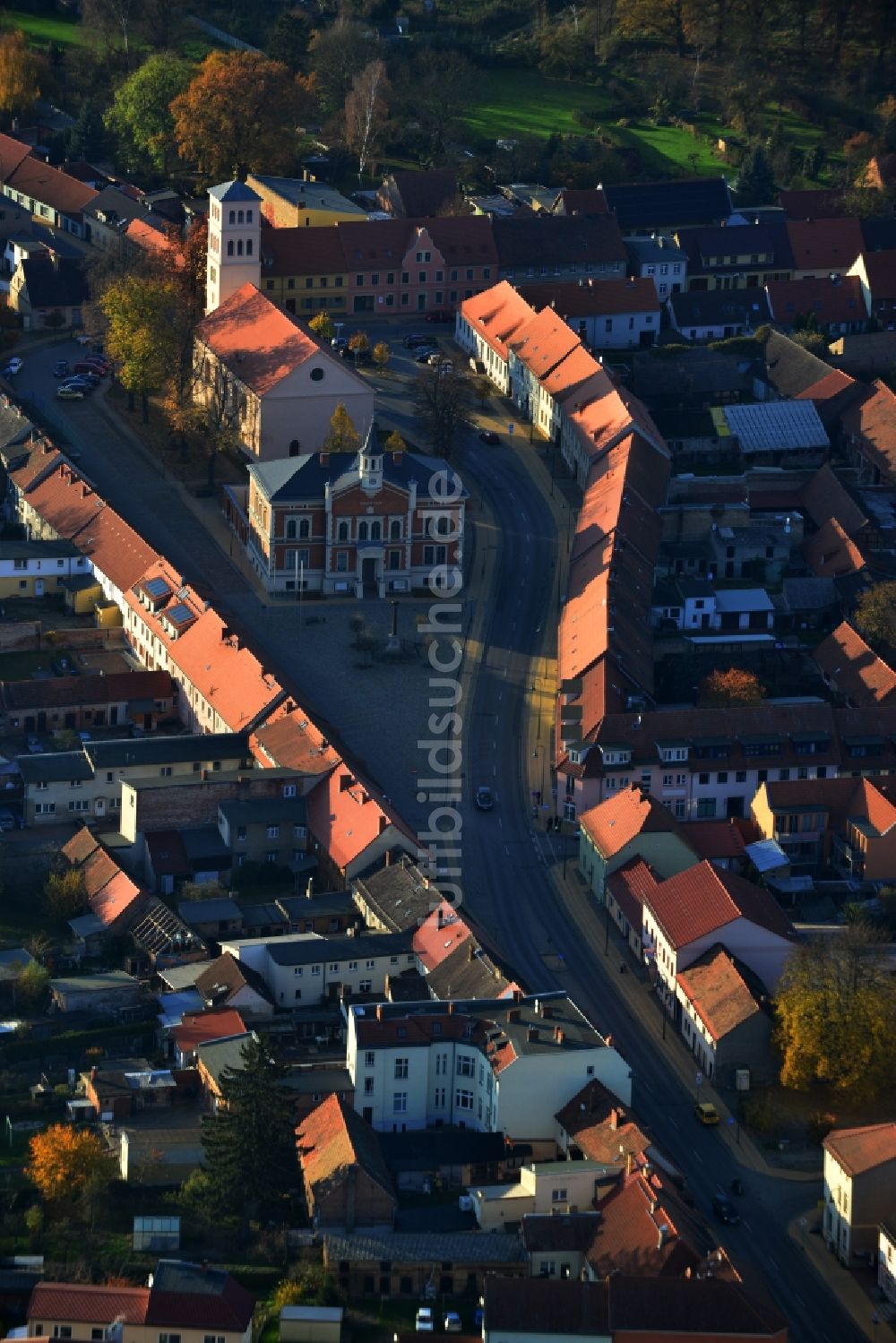 Liebenwalde von oben - Rathaus und Stadtkirche in Liebenwalde im Bundesland Brandenburg