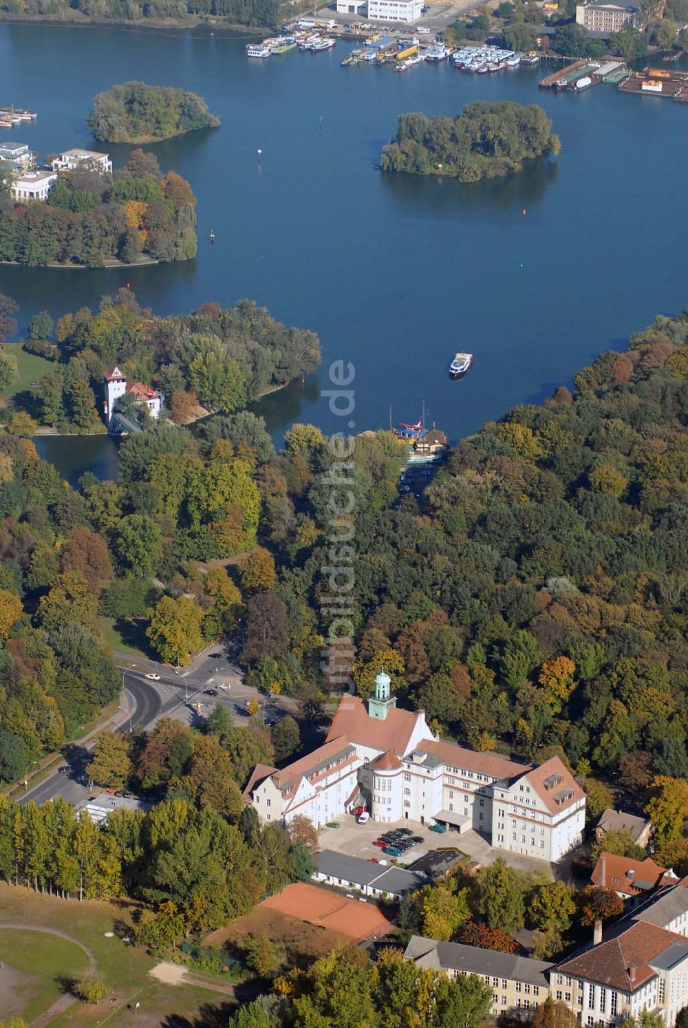 Berlin-Treptow aus der Vogelperspektive: Rathaus Treptow