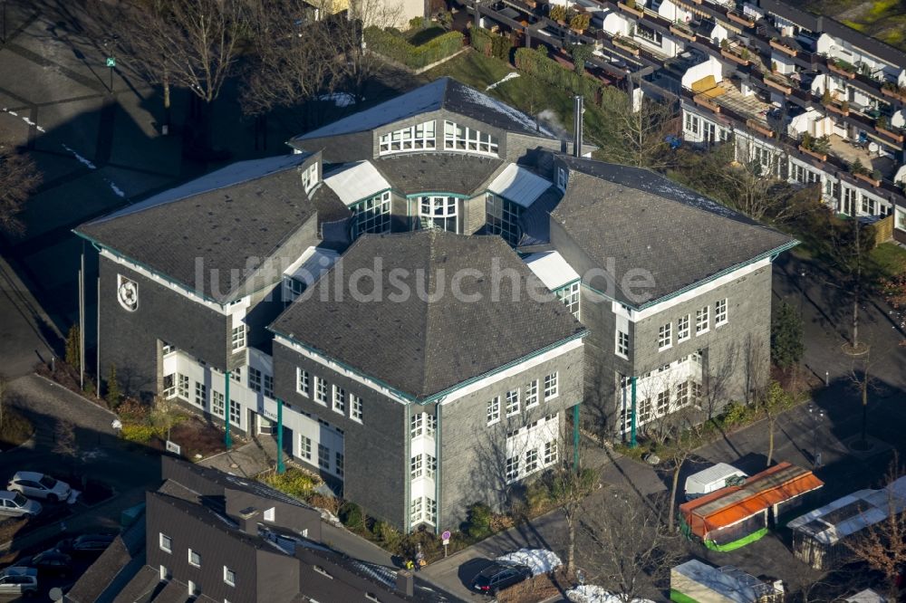 Olsberg von oben - Rathaus im Zentrum von Olsberg im Bundesland Hessen