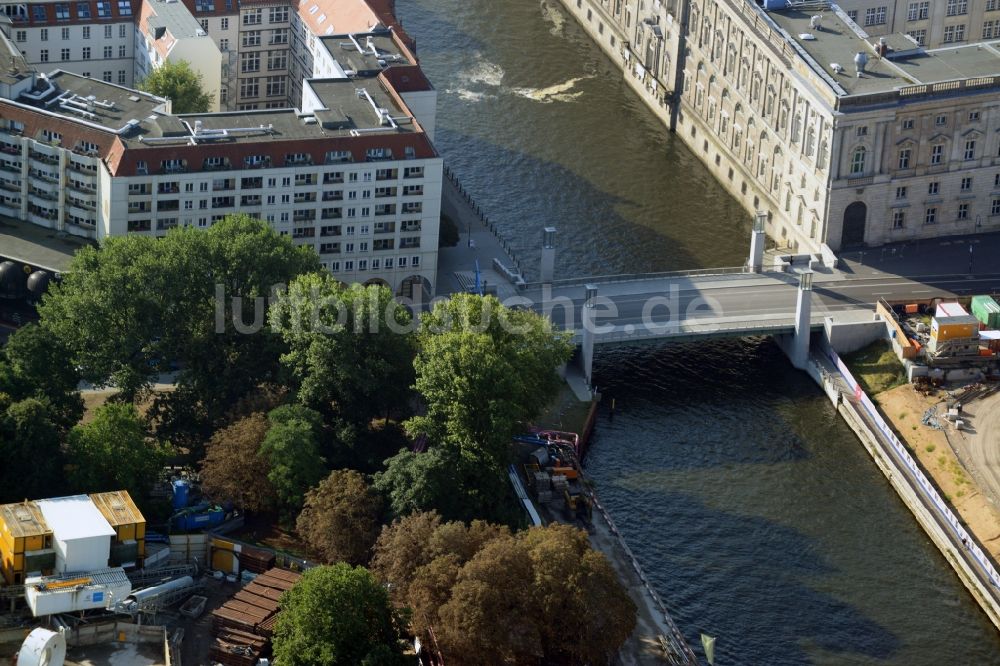 Berlin von oben - Rathausbrücke in Berlin