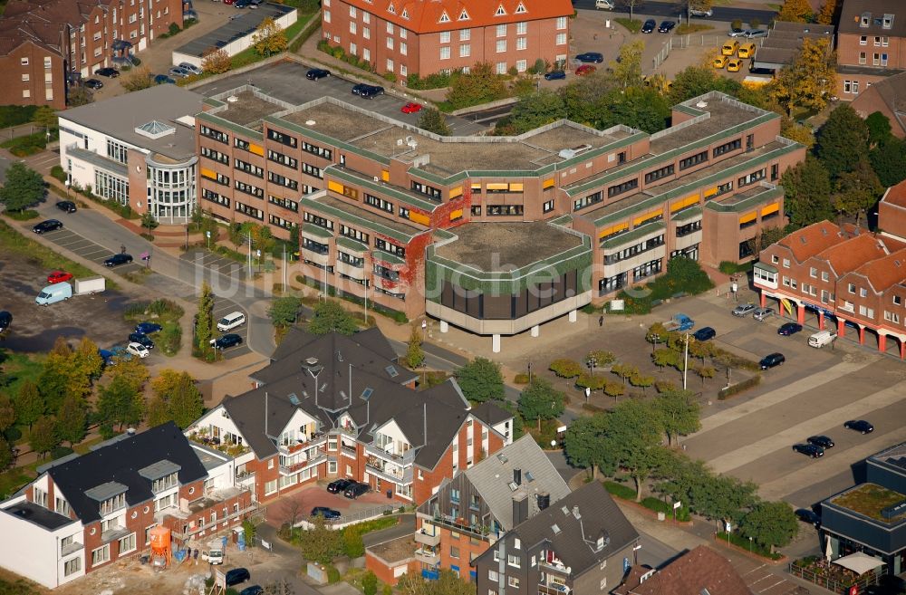 Voerde von oben - Rathausplatz in Voerde im Bundesland Nordrhein-Westfalen