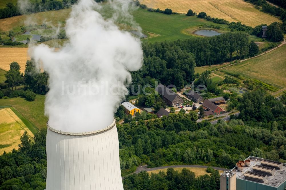 Luftbild Bergkamen - Rauch und Kühlturm des Kraftwerkes Bergkamen im Norden von Bergkamen im Bundesland Nordrhein-Westfalen