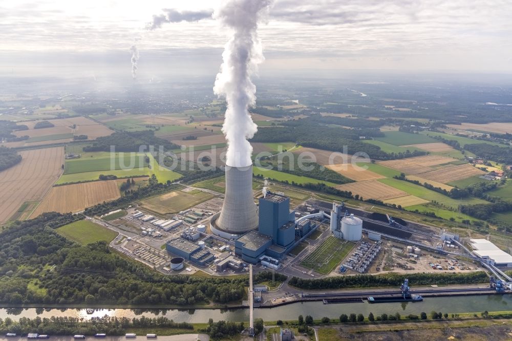 Luftaufnahme Datteln - Rauchfahne des Kohle- Heizkraftwerkes Datteln 4 Uniper Kraftwerk in Datteln im Bundesland Nordrhein-Westfalen, Deutschland