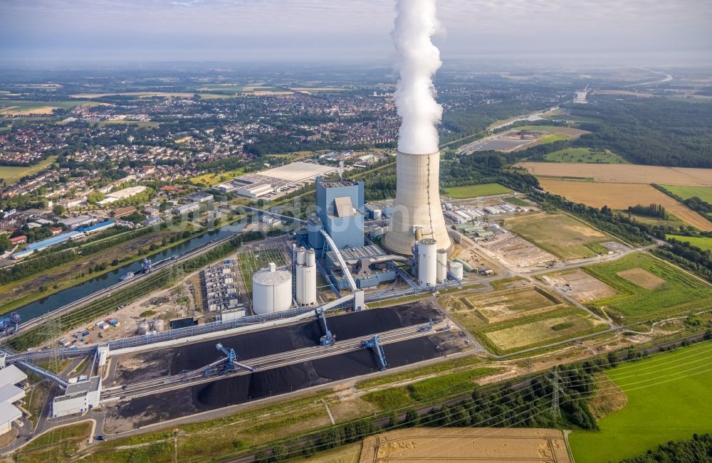 Luftaufnahme Datteln - Rauchfahne des Kohle- Heizkraftwerkes Datteln 4 Uniper Kraftwerk in Datteln im Bundesland Nordrhein-Westfalen, Deutschland