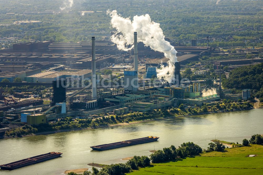 Luftaufnahme Duisburg - Rauchwolken aus den Abgasschloten der Kokerei Schwelgern in Duisburg im Bundesland Nordrhein-Westfalen, Deutschland