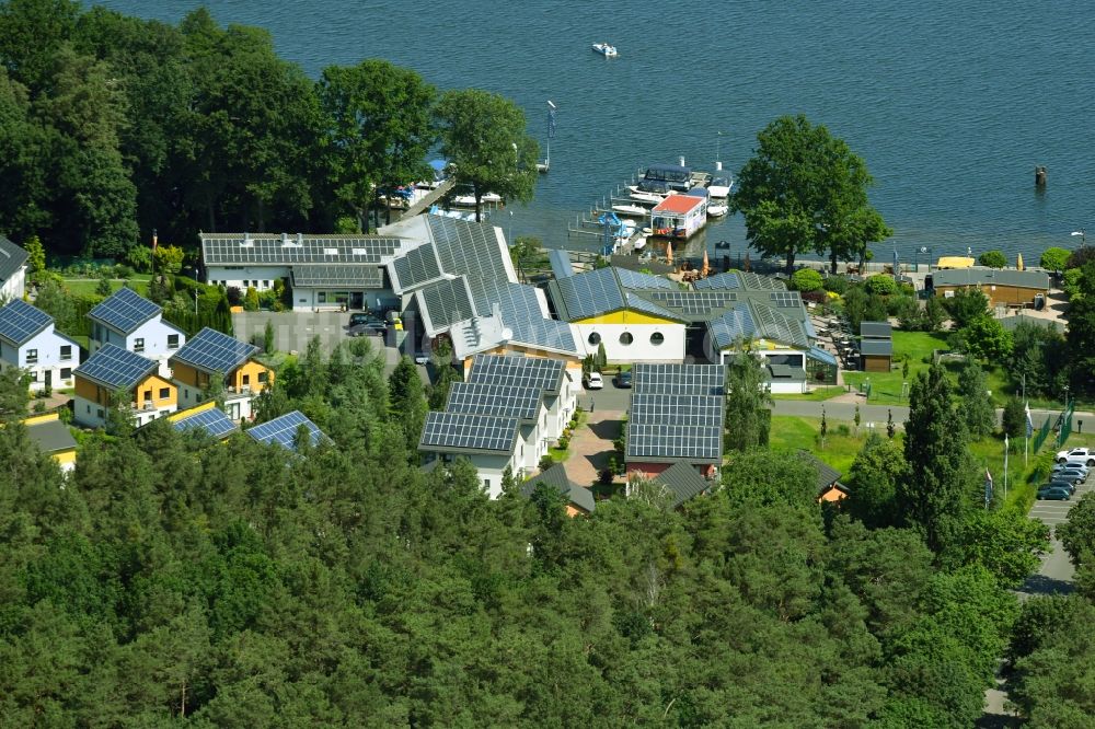 Berlin von oben - Rübezahl - Ferienhaus Anlage am Ufer des Müggelsee im Ortsteil Köpenick in Berlin, Deutschland