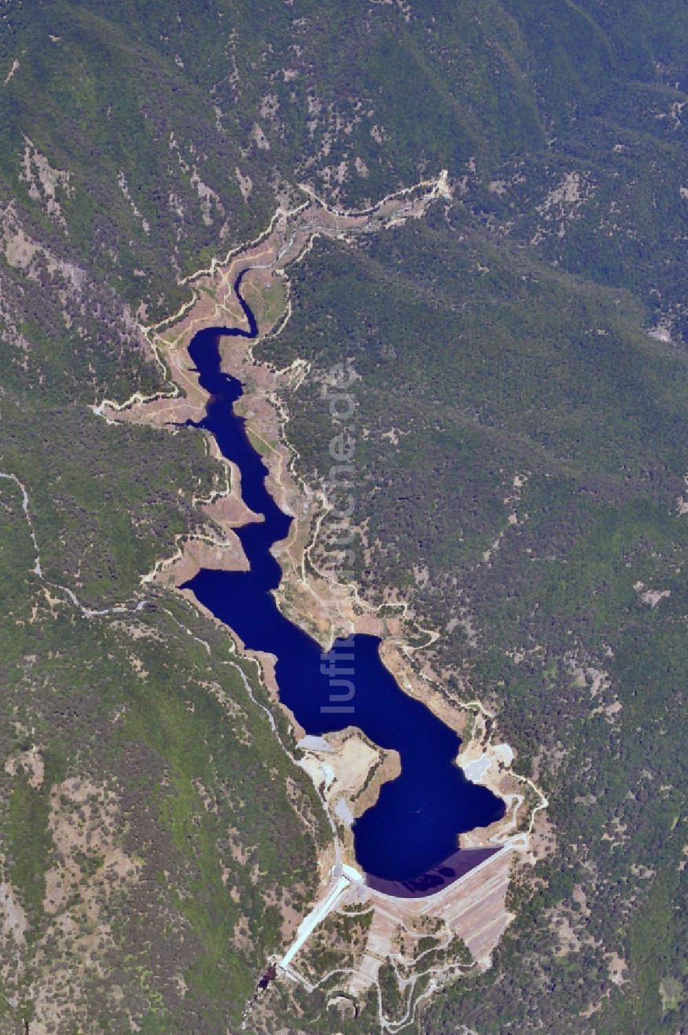 Luftaufnahme Lago Del Menta - Rückhaltebecken und den Stausee des Wasserkraftwerkes bei Lago Del Menta in der Province Reggio Calabria in Italien