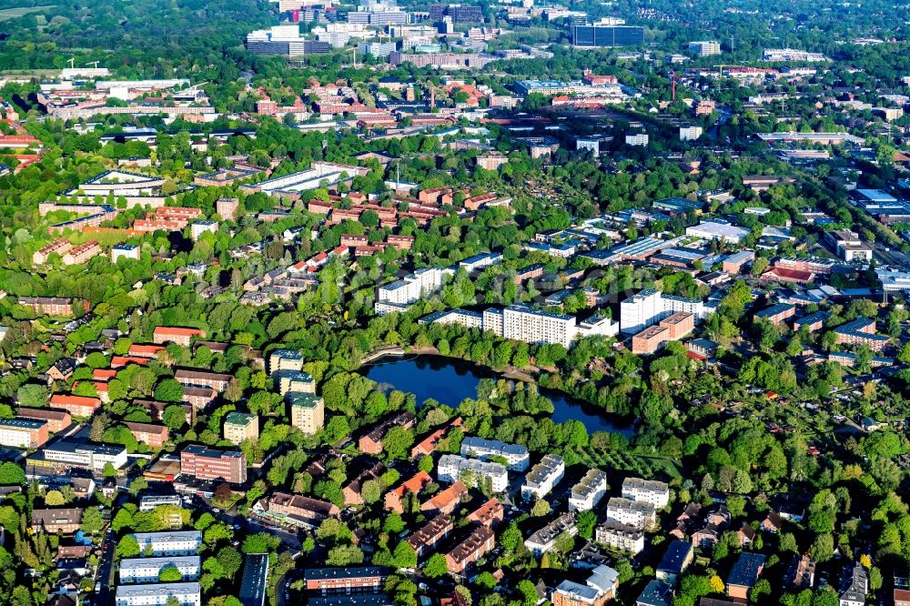 Hamburg von oben - Rückhaltebecken und Wasserspeicher im Ortsteil Steilshoop in Hamburg, Deutschland