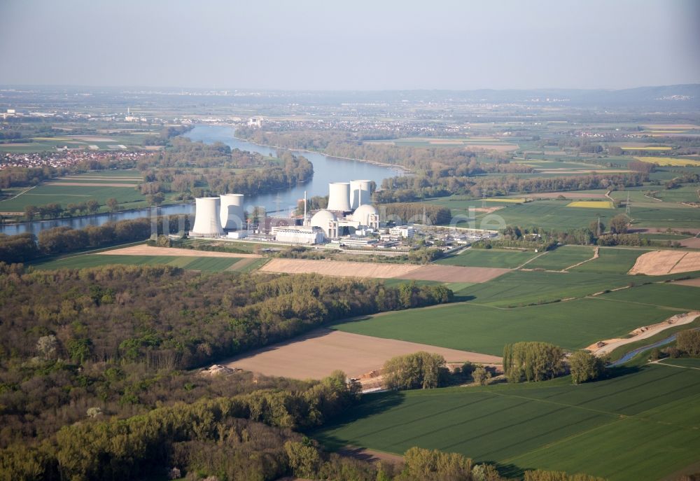 Biblis von oben - Reaktorblöcke und Anlagen des AKW - KKW Kernkraftwerk in Biblis im Bundesland Hessen