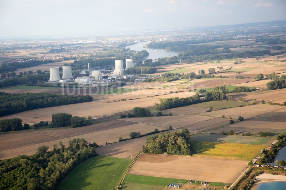 Biblis aus der Vogelperspektive: Reaktorblöcke und Anlagen des AKW - KKW Kernkraftwerk in Biblis im Bundesland Hessen