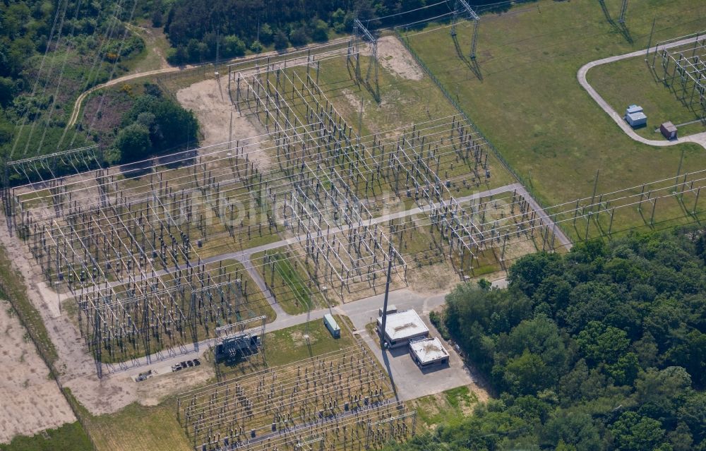 Geesthacht aus der Vogelperspektive: Reaktorblöcke und Anlagen des AKW - KKW Kernkraftwerk in Geesthacht im Bundesland Schleswig-Holstein, Deutschland