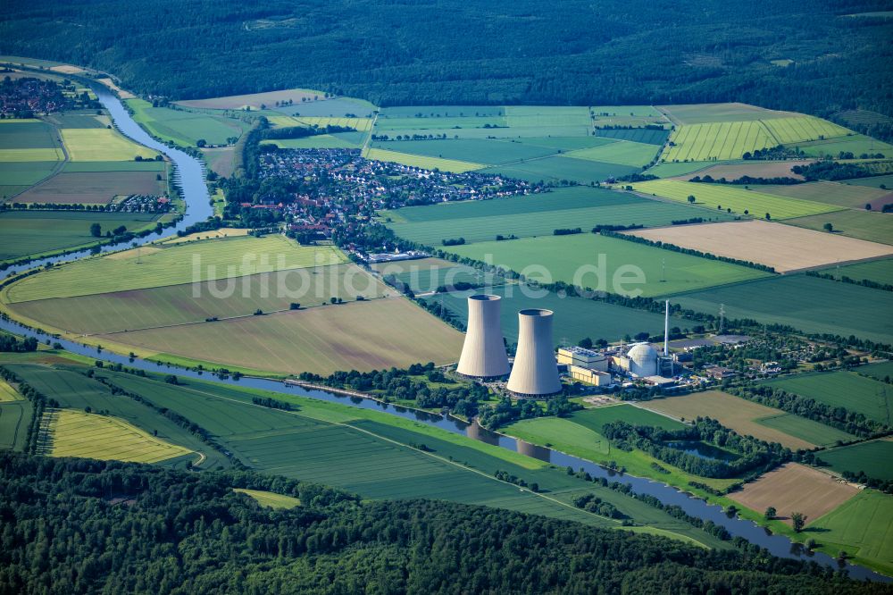 Grohnde von oben - Reaktorblöcke und Anlagen des AKW - KKW Kernkraftwerk Grohnde im Bundesland Niedersachsen, Deutschland