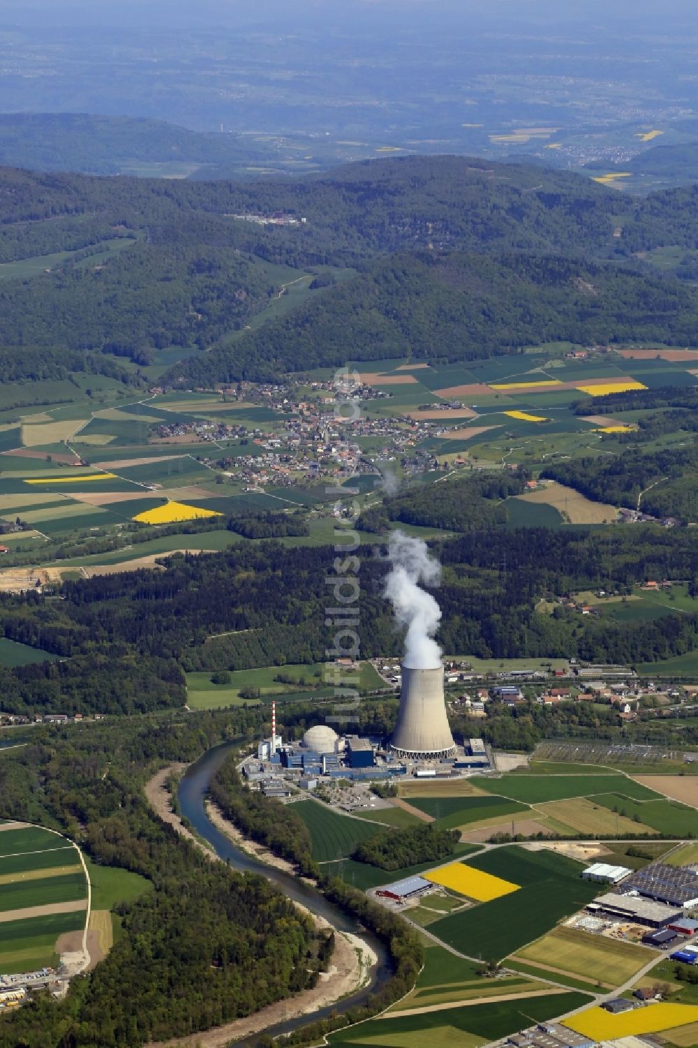 Luftaufnahme Däniken - Reaktorblöcke und Anlagen des AKW - KKW Kernkraftwerk Gösgen in Däniken in Solothurn, Schweiz