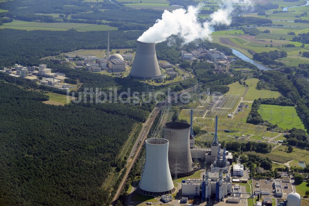 Luftaufnahme Lingen (Ems) - Reaktorblöcke und Anlagen des AKW - KKW Kernkraftwerk in Lingen (Ems) im Bundesland Niedersachsen