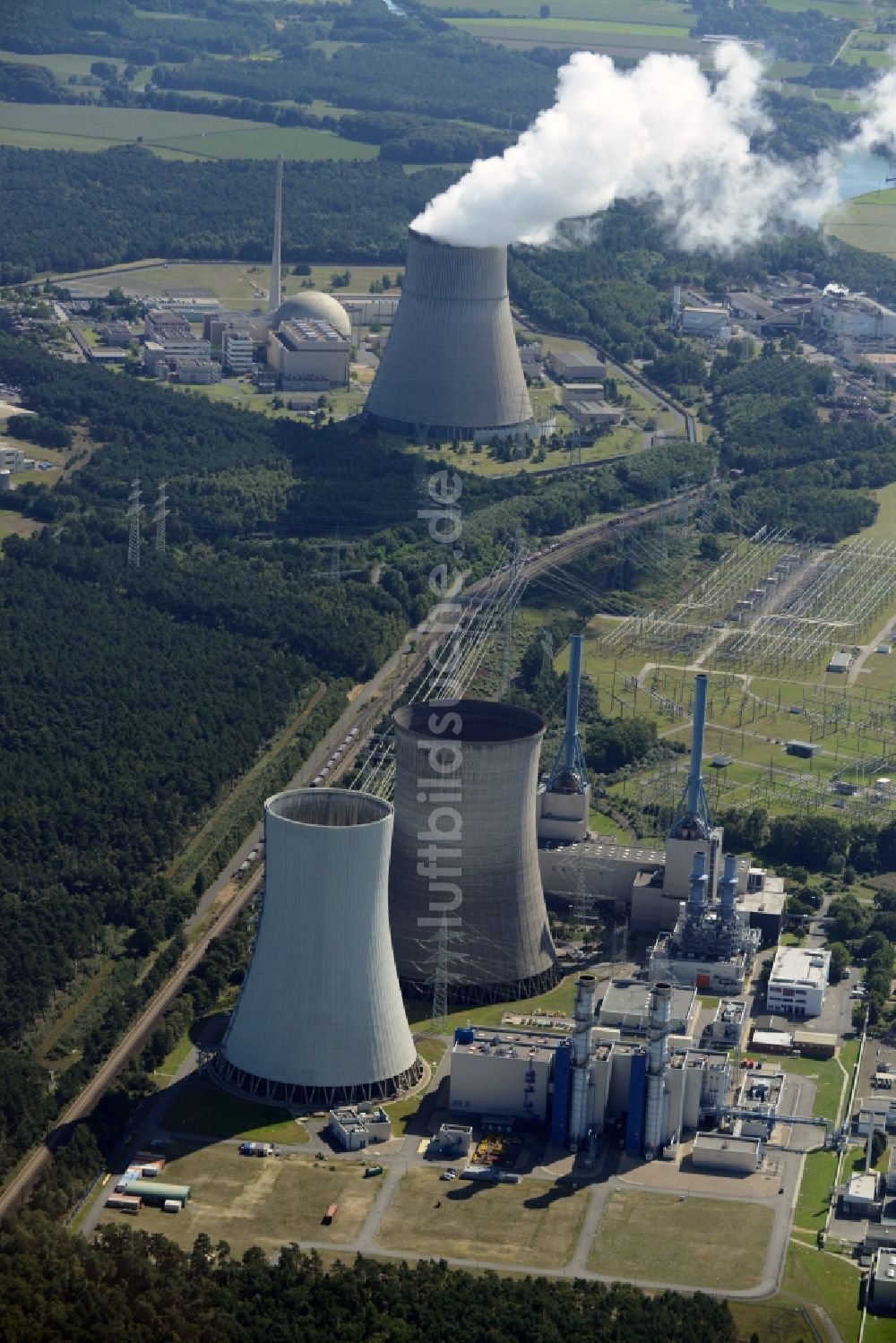 Lingen (Ems) aus der Vogelperspektive: Reaktorblöcke und Anlagen des AKW - KKW Kernkraftwerk in Lingen (Ems) im Bundesland Niedersachsen