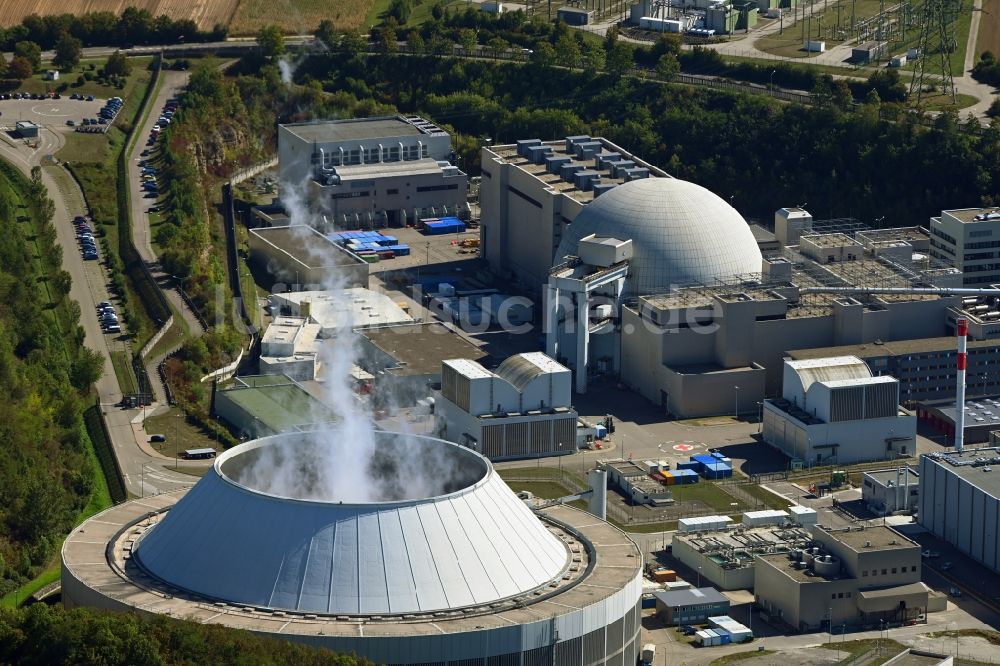 Neckarwestheim von oben - Reaktorblöcke und Anlagen des AKW - KKW Kernkraftwerk in Neckarwestheim im Bundesland Baden-Württemberg, Deutschland