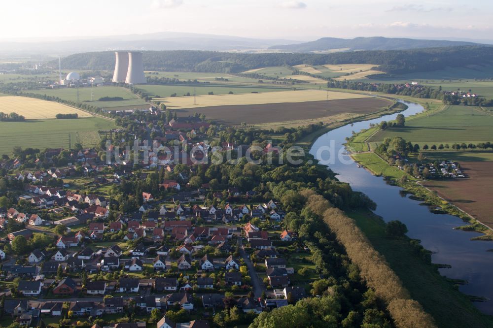 Emmerthal von oben - Reaktorblöcke, Kühlturmbauwerke KKW Kernkraftwerk Grohnde an der Weser im Abendrot in Grohnde im Bundesland Niedersachsen, Deutschland