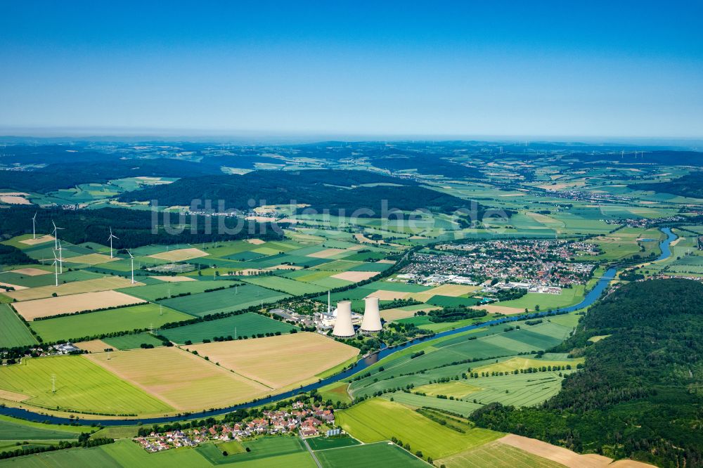 Emmerthal aus der Vogelperspektive: Reaktorblöcke, Kühlturmbauwerke KKW Kernkraftwerk Grohnde an der Weser im Abendrot in Grohnde im Bundesland Niedersachsen, Deutschland