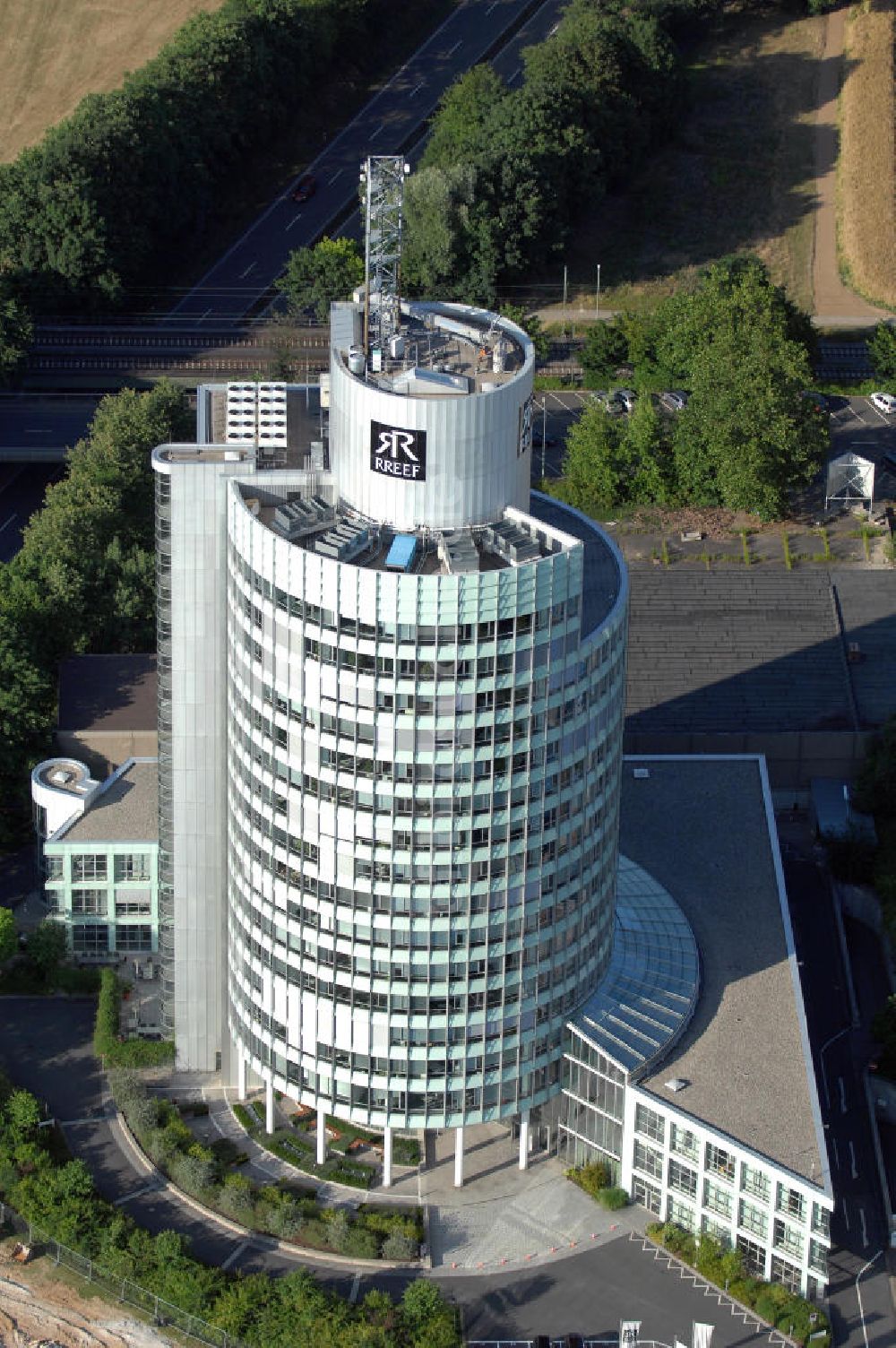 Eschborn aus der Vogelperspektive: Real Estate Rreef Germany Firmensitz Deutschland in Eschborn