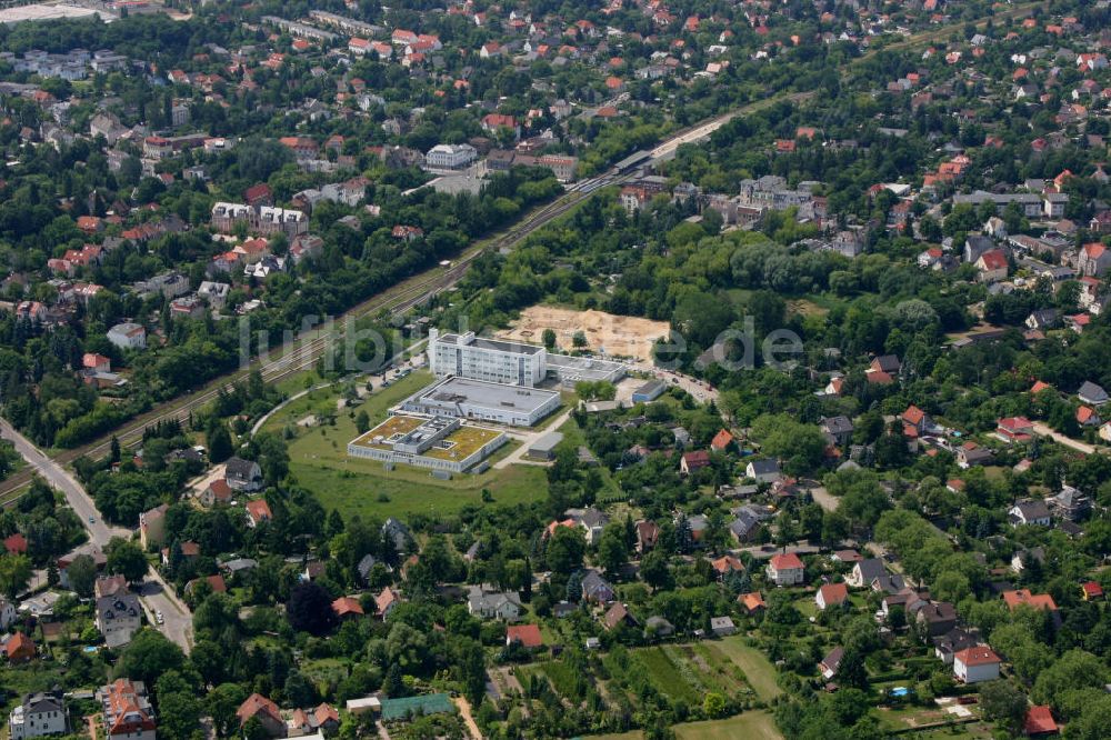 Berlin Mahlsdorf aus der Vogelperspektive: Rechenzentrum für Frachtguttransporte der Deutschen Bahn Berlin-Mahlsdorf