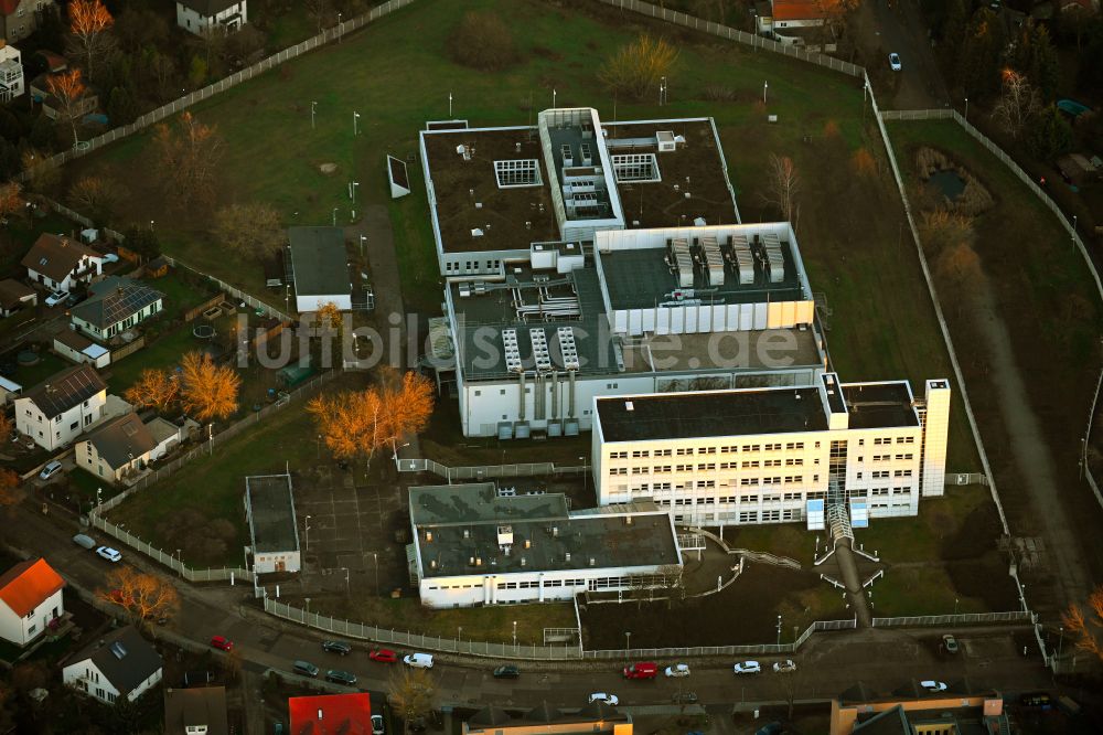 Luftaufnahme Berlin - Rechenzentrum im Ortsteil Mahlsdorf in Berlin, Deutschland